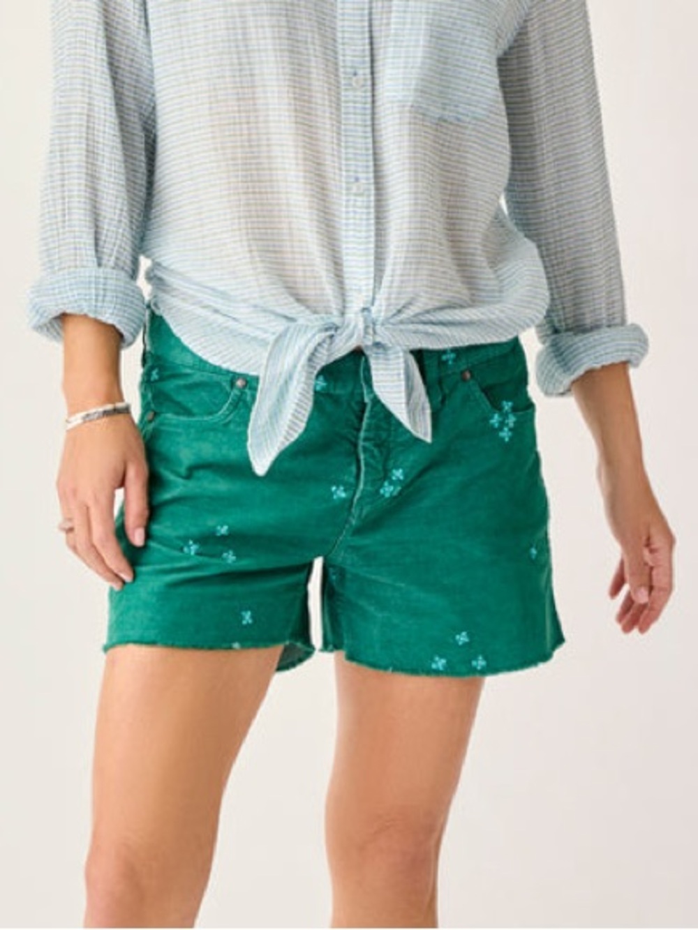 Carve Designs Oahu Shorts Jade Embroidered Flowers Mid Rise 4.5”